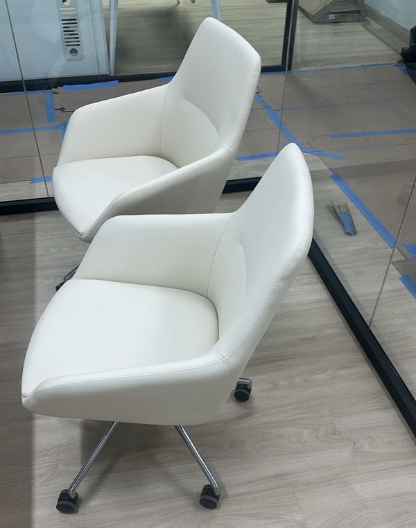 Silla de ruedas tapizada en cuero