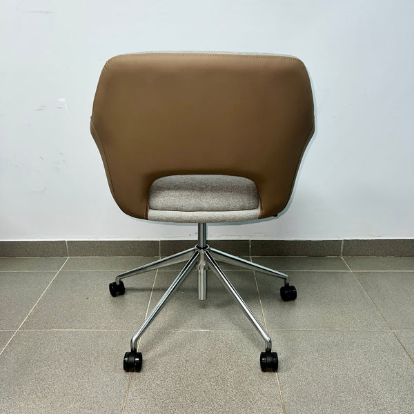 Silla de ruedas tapizada en tela y cuero (gris-marrón)