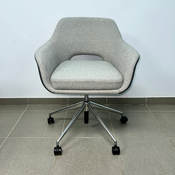 Silla de ruedas tapizada en tela y cuero (gris)