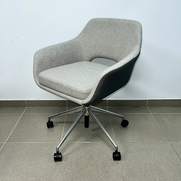 Silla de ruedas tapizada en tela y cuero (gris)