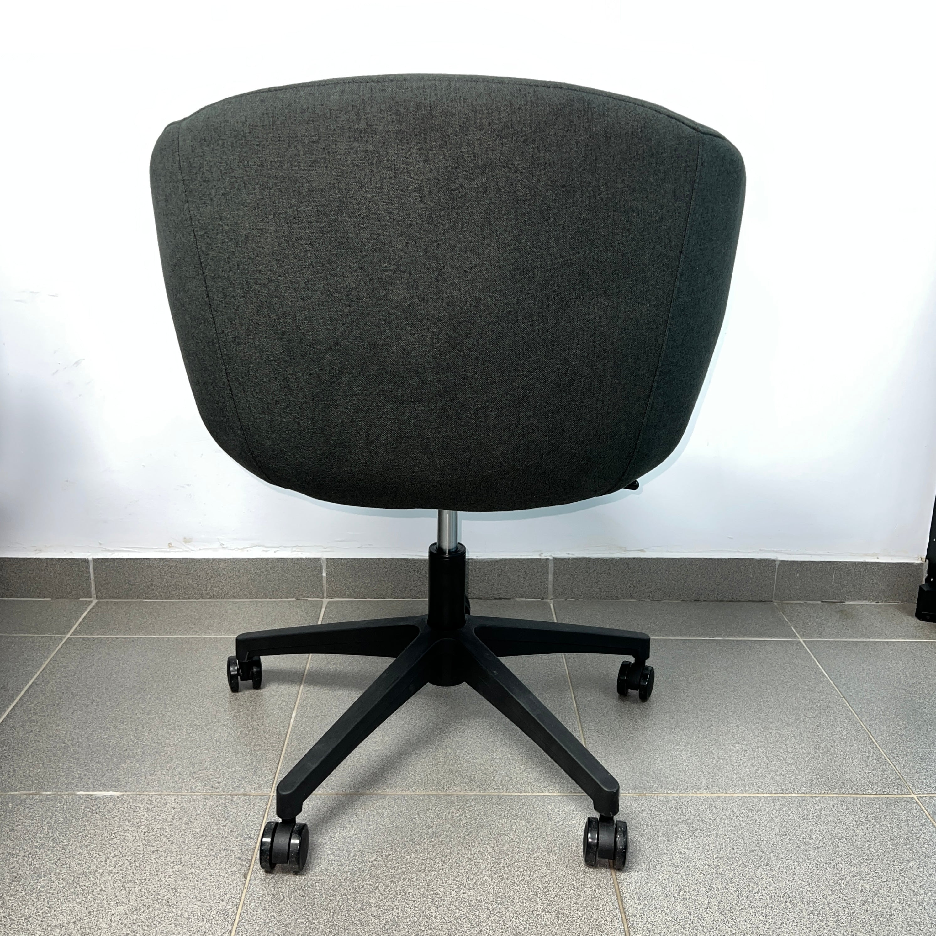 silla de oficina tapizada en tela