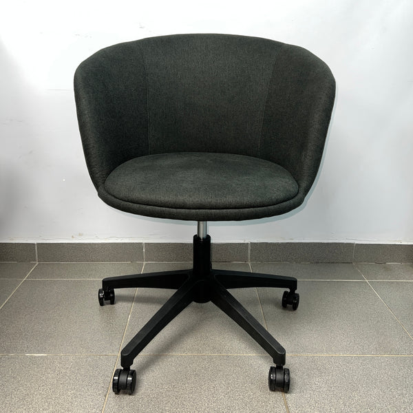 silla de oficina tapizada en tela