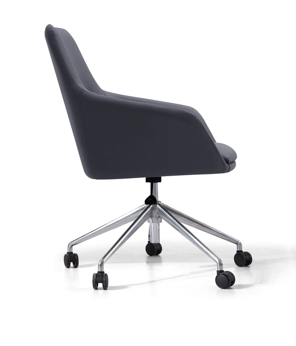 Silla de ruedas tapizada en cuero